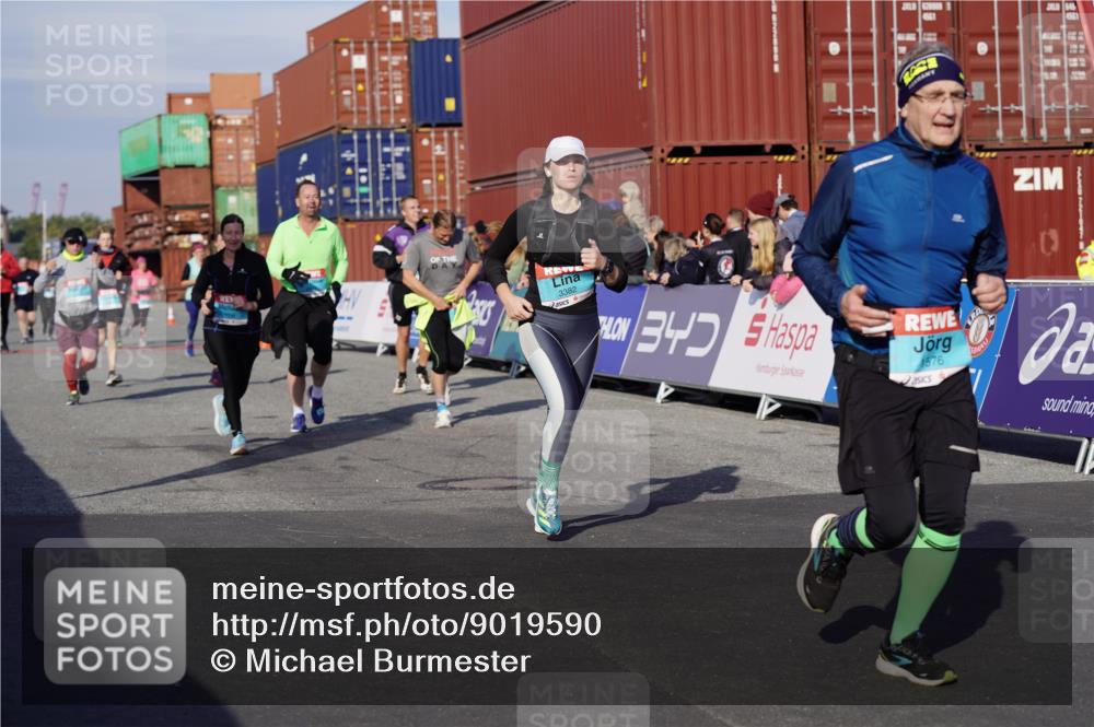 03.10.2025 - Köhlbrandbrückenlauf Michael Burmester http://msf.ph/oto/9019590 03.10.2025 10:20:15 Ziel 1576, 1615, 1692, 1698, 1737, 1746, 1911, 2018, 2916, 2917, 2918, 2919, 3382, 3430, 3635 meine-sportfotos.de