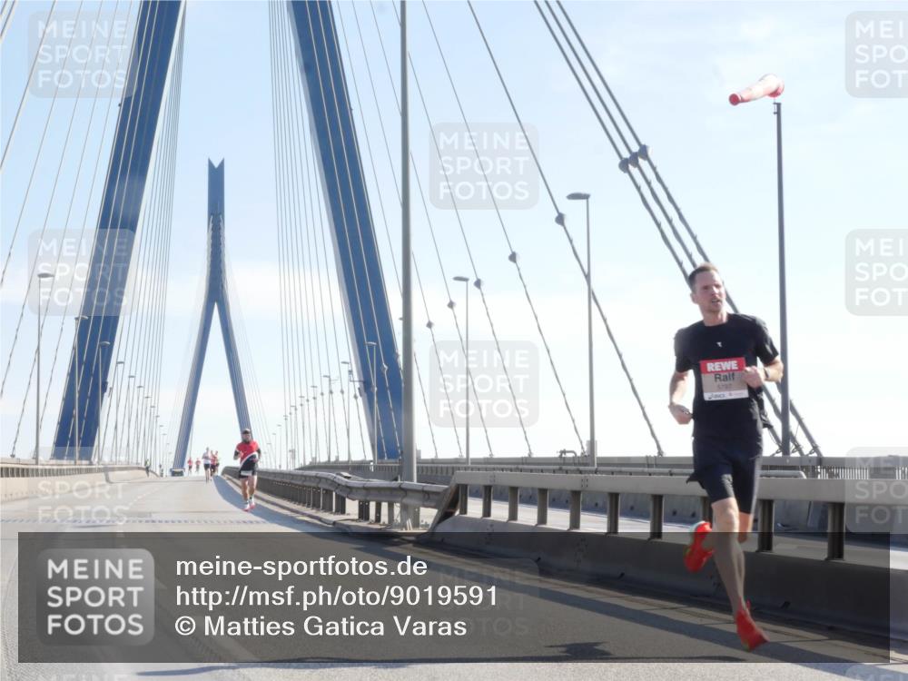 03.10.2025 - Köhlbrandbrückenlauf Matties Gatica Varas http://msf.ph/oto/9019591 03.10.2025 12:18:57 Position 1  meine-sportfotos.de