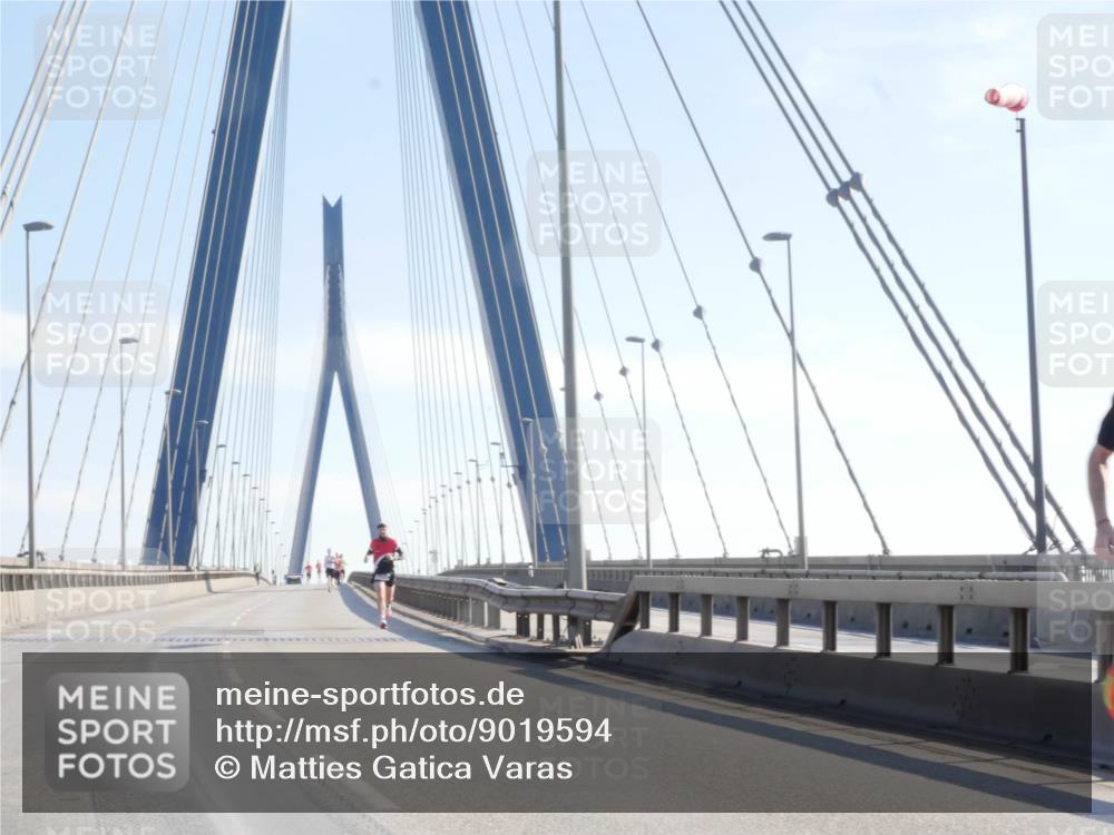 03.10.2025 - Köhlbrandbrückenlauf Matties Gatica Varas http://msf.ph/oto/9019594 03.10.2025 12:18:58 Position 1  meine-sportfotos.de