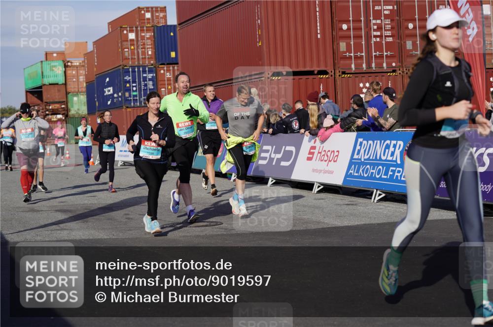 03.10.2025 - Köhlbrandbrückenlauf Michael Burmester http://msf.ph/oto/9019597 03.10.2025 10:20:16 Ziel 1538, 1576, 1615, 1650, 1651, 1692, 1698, 1737, 1911, 2018, 2916, 2917, 2918, 2919, 3382, 3430, 3635 meine-sportfotos.de
