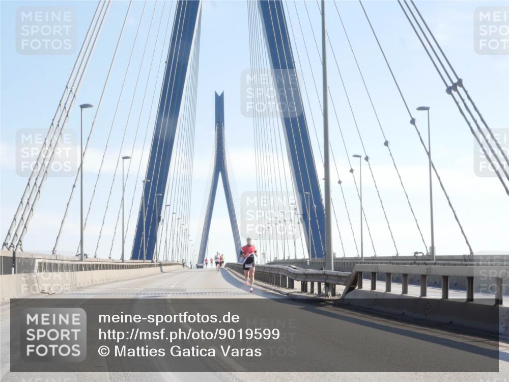 03.10.2025 - Köhlbrandbrückenlauf Matties Gatica Varas http://msf.ph/oto/9019599 03.10.2025 12:18:59 Position 1  meine-sportfotos.de
