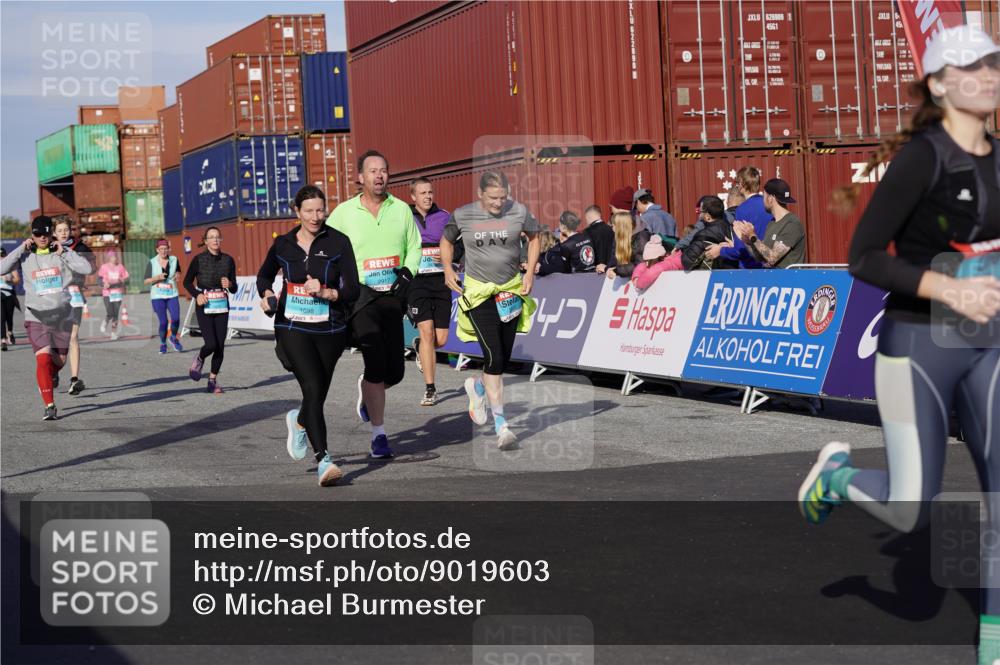 03.10.2025 - Köhlbrandbrückenlauf Michael Burmester http://msf.ph/oto/9019603 03.10.2025 10:20:16 Ziel 1538, 1576, 1615, 1650, 1651, 1692, 1698, 1737, 1911, 2018, 2916, 2917, 2918, 2919, 3382, 3430, 3635 meine-sportfotos.de