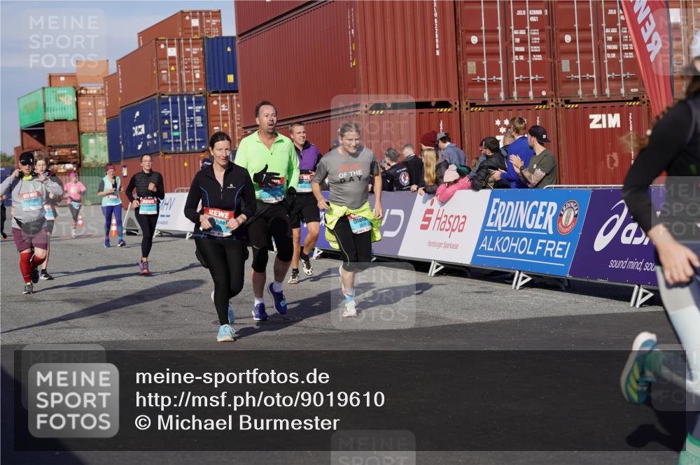 03.10.2025 - Köhlbrandbrückenlauf Michael Burmester http://msf.ph/oto/9019610 03.10.2025 10:20:16 Ziel 1538, 1576, 1615, 1650, 1651, 1692, 1698, 1737, 1911, 2018, 2916, 2917, 2918, 2919, 3382, 3430, 3635 meine-sportfotos.de