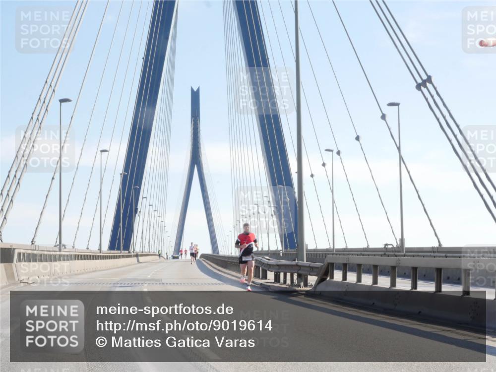03.10.2025 - Köhlbrandbrückenlauf Matties Gatica Varas http://msf.ph/oto/9019614 03.10.2025 12:19:01 Position 1  meine-sportfotos.de