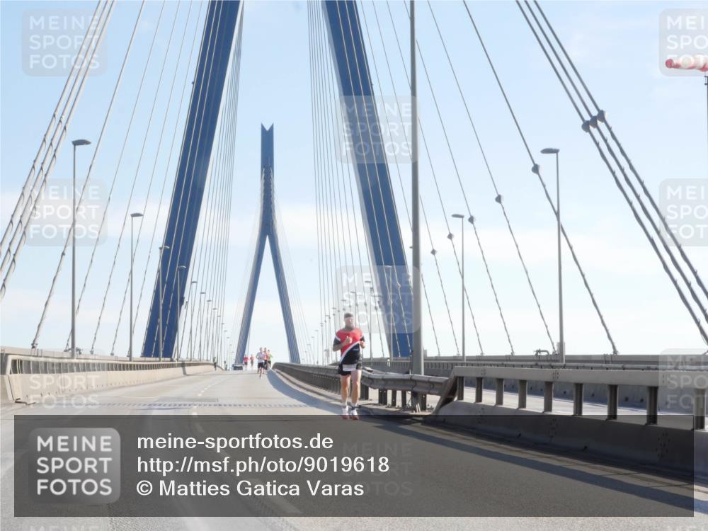 03.10.2025 - Köhlbrandbrückenlauf Matties Gatica Varas http://msf.ph/oto/9019618 03.10.2025 12:19:01 Position 1  meine-sportfotos.de