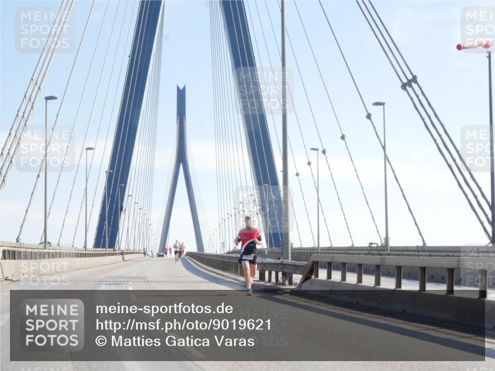 03.10.2025 - Köhlbrandbrückenlauf Matties Gatica Varas http://msf.ph/oto/9019621 03.10.2025 12:19:02 Position 1  meine-sportfotos.de