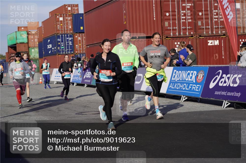 03.10.2025 - Köhlbrandbrückenlauf Michael Burmester http://msf.ph/oto/9019623 03.10.2025 10:20:17 Ziel 1538, 1576, 1615, 1650, 1651, 1692, 1698, 1911, 1912, 2916, 2917, 2918, 2919, 3382, 3430, 3635 meine-sportfotos.de