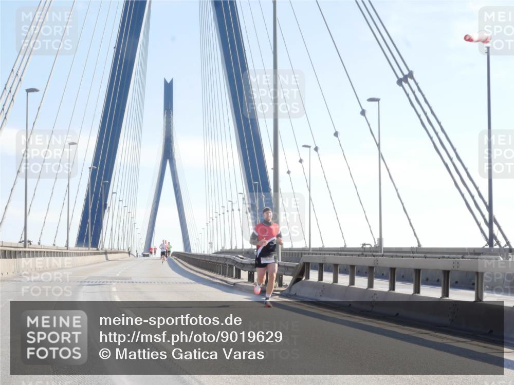 03.10.2025 - Köhlbrandbrückenlauf Matties Gatica Varas http://msf.ph/oto/9019629 03.10.2025 12:19:03 Position 1  meine-sportfotos.de