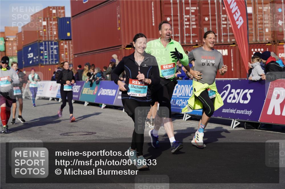 03.10.2025 - Köhlbrandbrückenlauf Michael Burmester http://msf.ph/oto/9019633 03.10.2025 10:20:18 Ziel 1538, 1615, 1650, 1651, 1692, 1698, 1804, 1911, 1912, 2424, 2916, 2917, 2918, 2919, 3382, 3430, 3635 meine-sportfotos.de