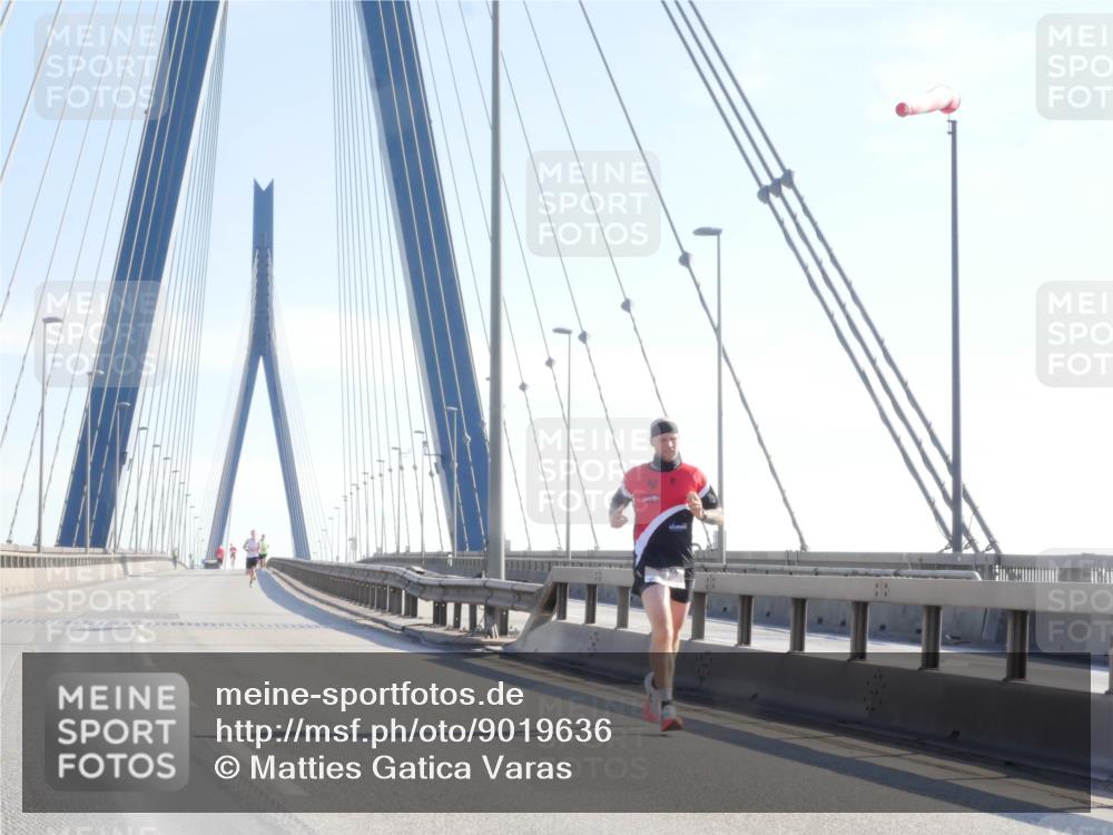 03.10.2025 - Köhlbrandbrückenlauf Matties Gatica Varas http://msf.ph/oto/9019636 03.10.2025 12:19:04 Position 1  meine-sportfotos.de