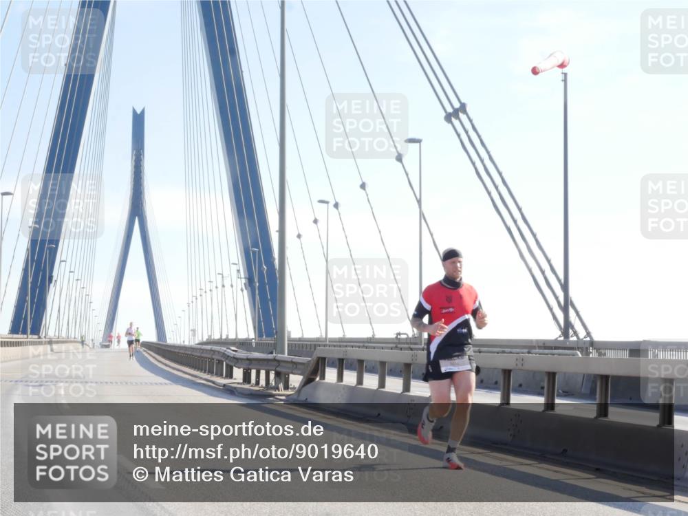 03.10.2025 - Köhlbrandbrückenlauf Matties Gatica Varas http://msf.ph/oto/9019640 03.10.2025 12:19:05 Position 1  meine-sportfotos.de