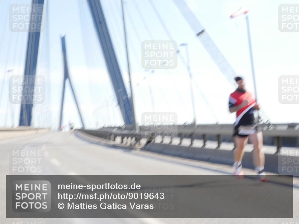 03.10.2025 - Köhlbrandbrückenlauf Matties Gatica Varas http://msf.ph/oto/9019643 03.10.2025 12:19:05 Position 1  meine-sportfotos.de