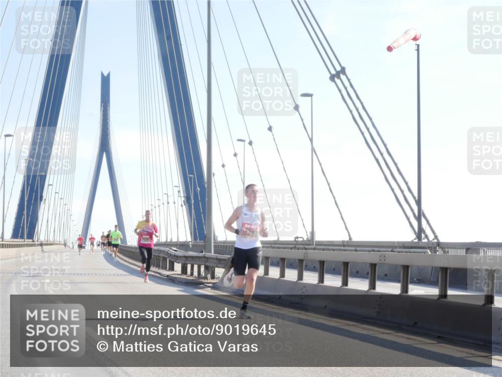 03.10.2025 - Köhlbrandbrückenlauf Matties Gatica Varas http://msf.ph/oto/9019645 03.10.2025 12:19:19 Position 1  meine-sportfotos.de