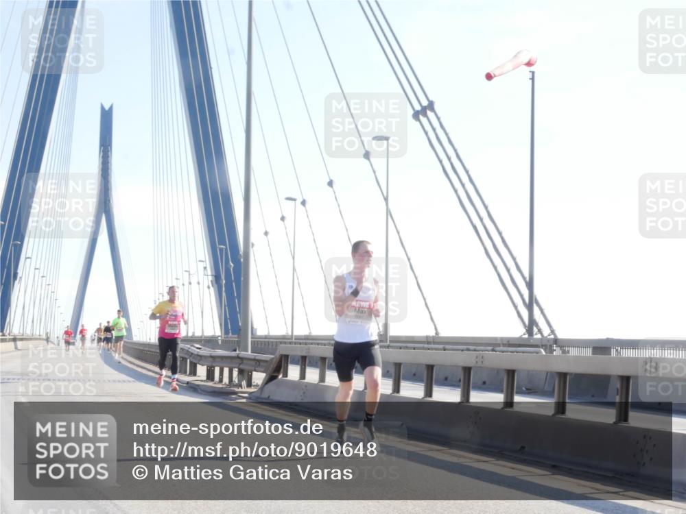 03.10.2025 - Köhlbrandbrückenlauf Matties Gatica Varas http://msf.ph/oto/9019648 03.10.2025 12:19:19 Position 1  meine-sportfotos.de