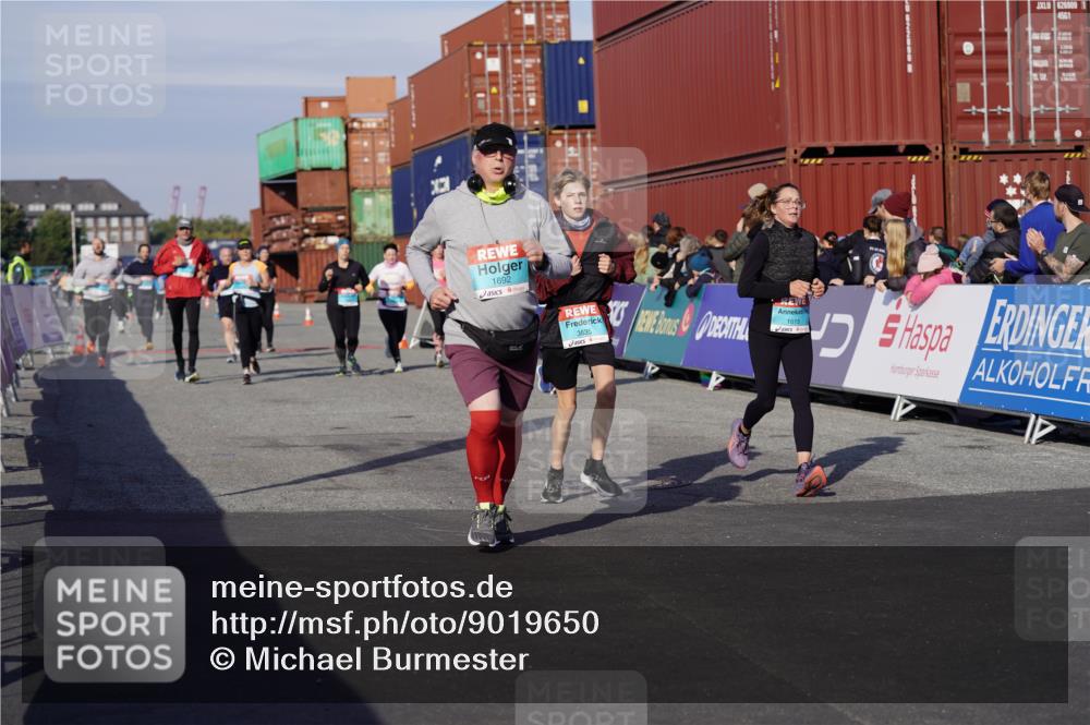 03.10.2025 - Köhlbrandbrückenlauf Michael Burmester http://msf.ph/oto/9019650 03.10.2025 10:20:19 Ziel 1538, 1615, 1650, 1651, 1692, 1698, 1804, 1911, 1912, 2424, 2460, 2917, 2919, 3382, 3430, 3635 meine-sportfotos.de