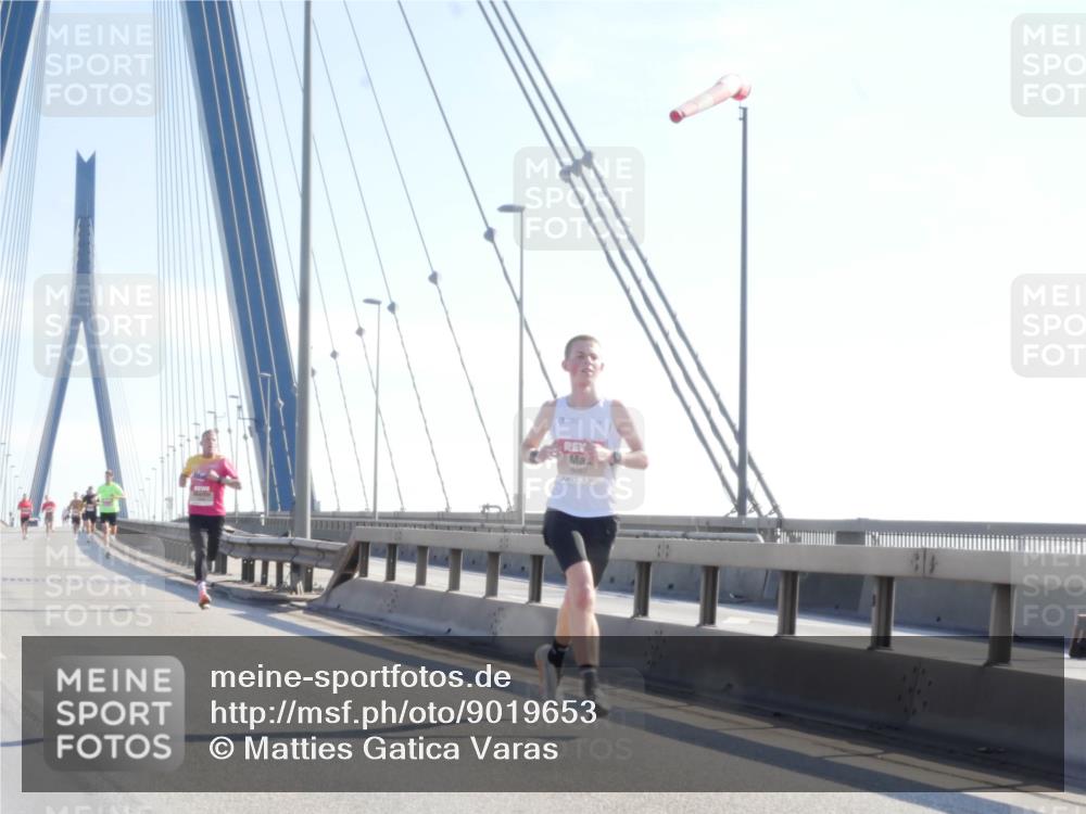 03.10.2025 - Köhlbrandbrückenlauf Matties Gatica Varas http://msf.ph/oto/9019653 03.10.2025 12:19:20 Position 1  meine-sportfotos.de