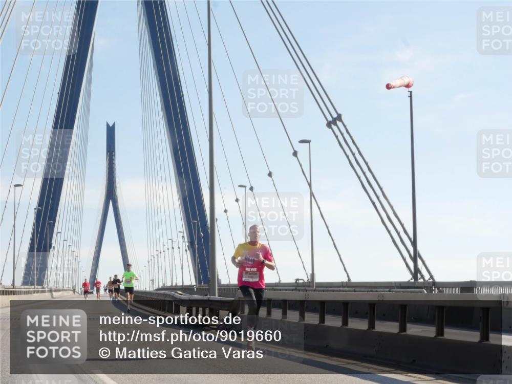 03.10.2025 - Köhlbrandbrückenlauf Matties Gatica Varas http://msf.ph/oto/9019660 03.10.2025 12:19:22 Position 1  meine-sportfotos.de