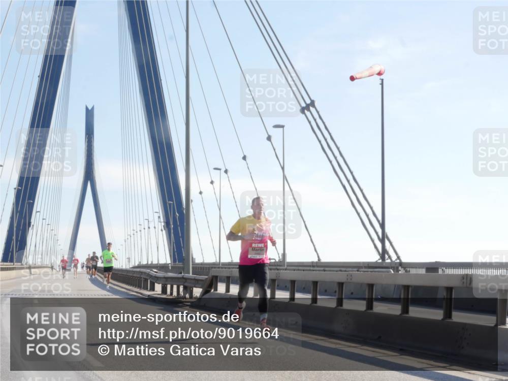 03.10.2025 - Köhlbrandbrückenlauf Matties Gatica Varas http://msf.ph/oto/9019664 03.10.2025 12:19:22 Position 1  meine-sportfotos.de