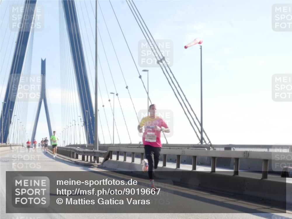 03.10.2025 - Köhlbrandbrückenlauf Matties Gatica Varas http://msf.ph/oto/9019667 03.10.2025 12:19:23 Position 1  meine-sportfotos.de