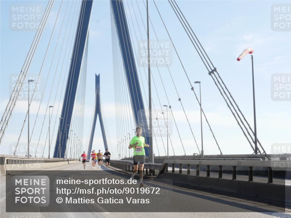 03.10.2025 - Köhlbrandbrückenlauf Matties Gatica Varas http://msf.ph/oto/9019672 03.10.2025 12:19:28 Position 1  meine-sportfotos.de