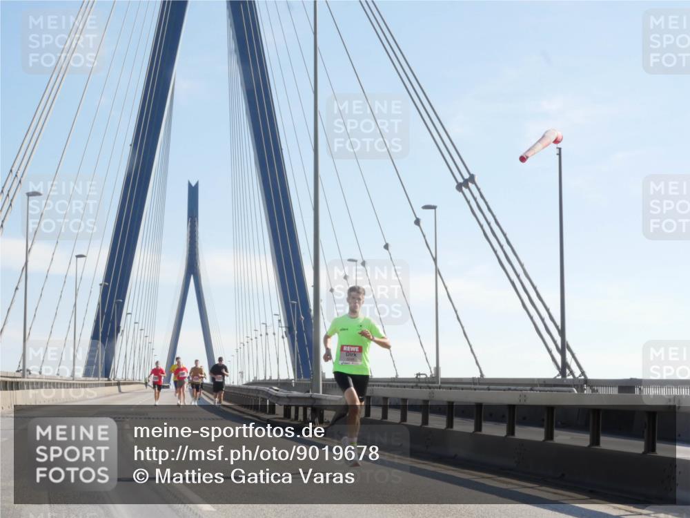 03.10.2025 - Köhlbrandbrückenlauf Matties Gatica Varas http://msf.ph/oto/9019678 03.10.2025 12:19:29 Position 1  meine-sportfotos.de