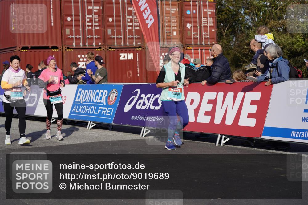 03.10.2025 - Köhlbrandbrückenlauf Michael Burmester http://msf.ph/oto/9019689 03.10.2025 10:20:24 Ziel 1051, 1538, 1615, 1650, 1651, 1804, 1911, 1912, 2424, 2460, 3430, 3635, 3669 meine-sportfotos.de