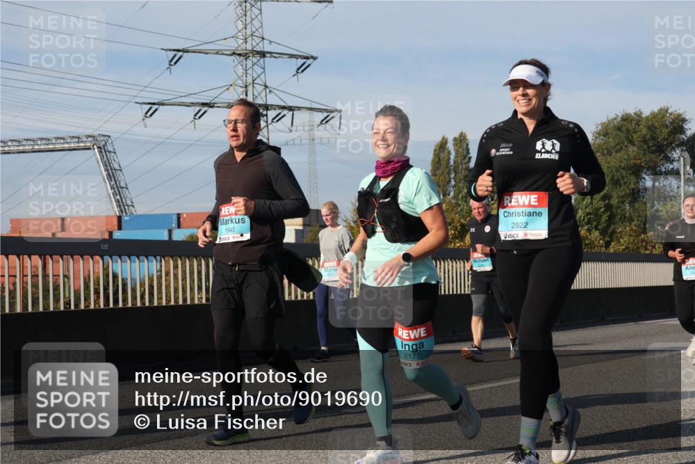 03.10.2025 - Köhlbrandbrückenlauf Luisa Fischer http://msf.ph/oto/9019690 03.10.2025 11:10:45 Position 3 780, 1942, 2177, 2922 meine-sportfotos.de