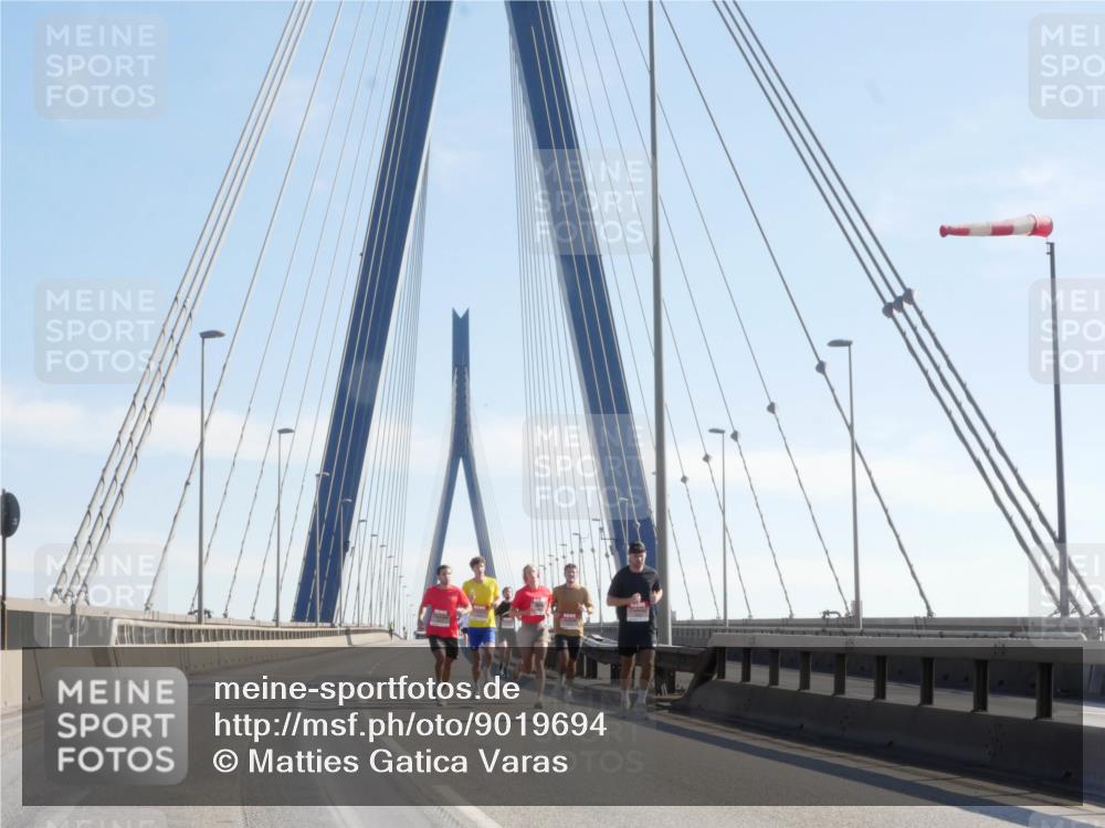 03.10.2025 - Köhlbrandbrückenlauf Matties Gatica Varas http://msf.ph/oto/9019694 03.10.2025 12:19:34 Position 1  meine-sportfotos.de