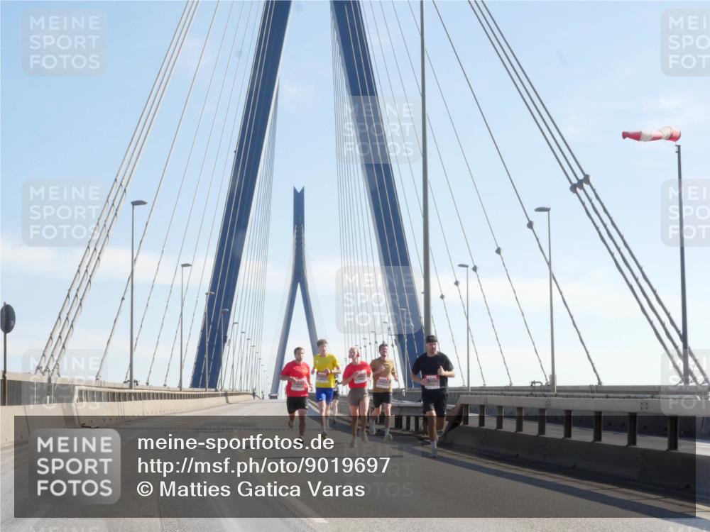 03.10.2025 - Köhlbrandbrückenlauf Matties Gatica Varas http://msf.ph/oto/9019697 03.10.2025 12:19:35 Position 1  meine-sportfotos.de
