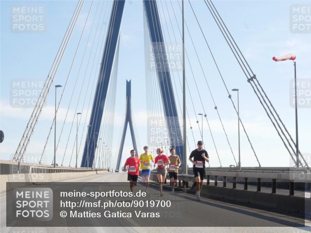 03.10.2025 - Köhlbrandbrückenlauf Matties Gatica Varas http://msf.ph/oto/9019700 03.10.2025 12:19:35 Position 1  meine-sportfotos.de