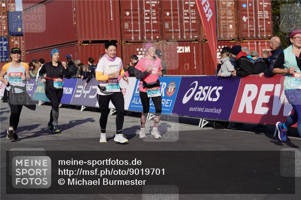03.10.2025 - Köhlbrandbrückenlauf Michael Burmester http://msf.ph/oto/9019701 03.10.2025 10:20:24 Ziel 1051, 1538, 1615, 1650, 1651, 1804, 1911, 1912, 2424, 2460, 3430, 3635, 3669 meine-sportfotos.de