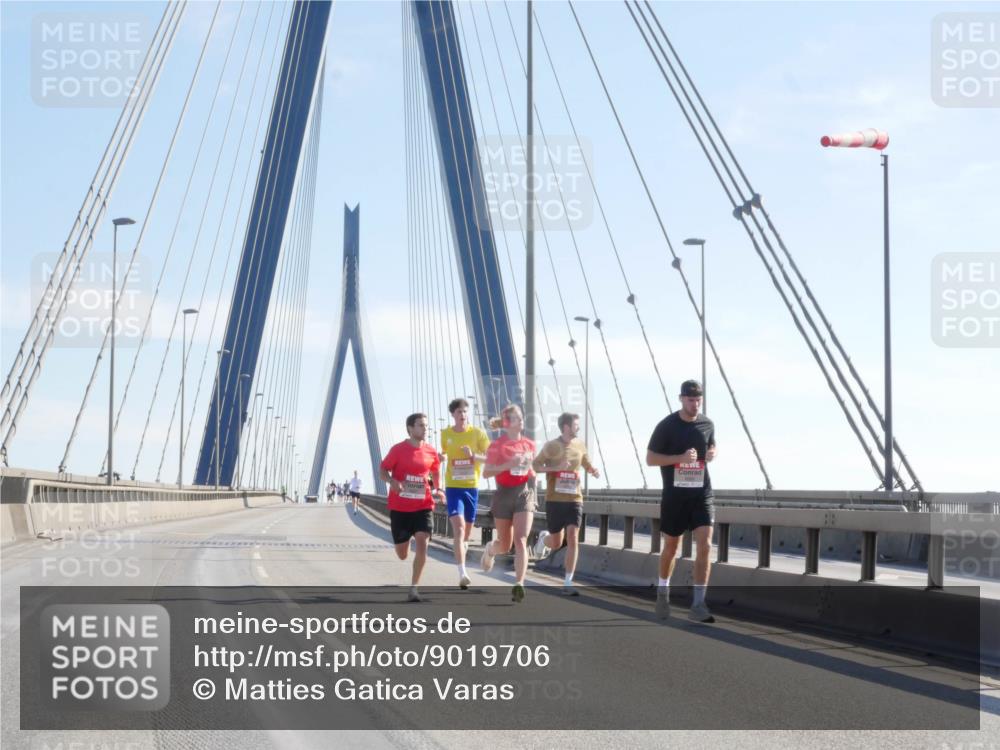 03.10.2025 - Köhlbrandbrückenlauf Matties Gatica Varas http://msf.ph/oto/9019706 03.10.2025 12:19:36 Position 1  meine-sportfotos.de