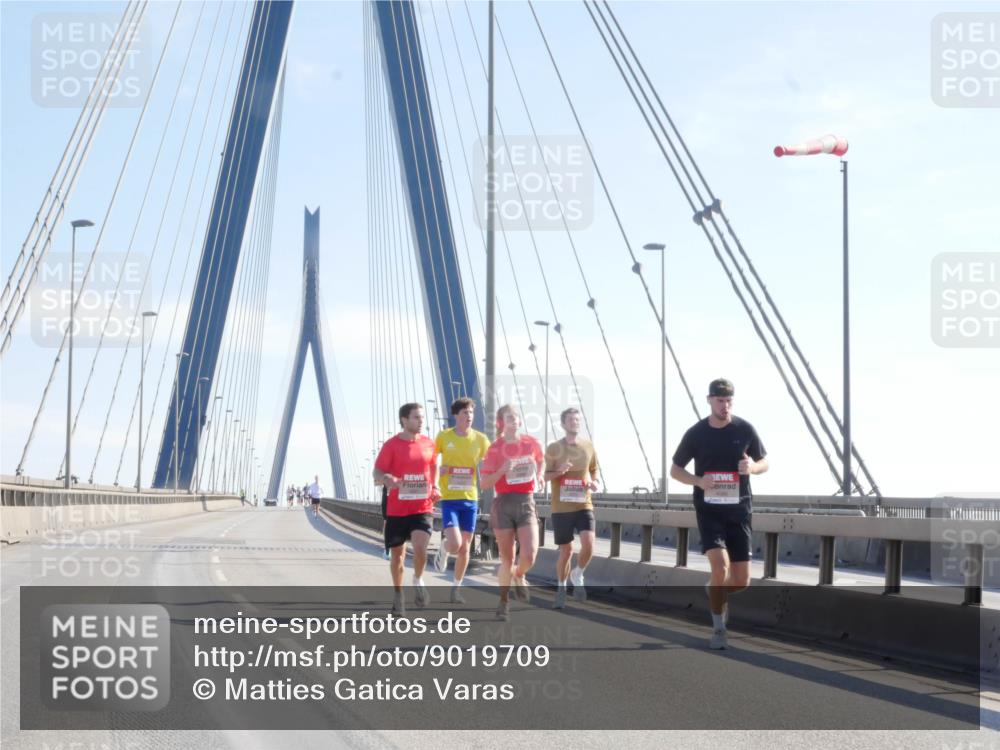 03.10.2025 - Köhlbrandbrückenlauf Matties Gatica Varas http://msf.ph/oto/9019709 03.10.2025 12:19:37 Position 1  meine-sportfotos.de