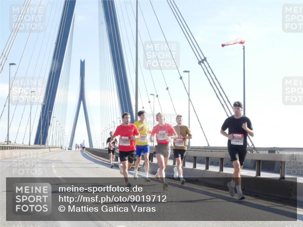 03.10.2025 - Köhlbrandbrückenlauf Matties Gatica Varas http://msf.ph/oto/9019712 03.10.2025 12:19:37 Position 1  meine-sportfotos.de