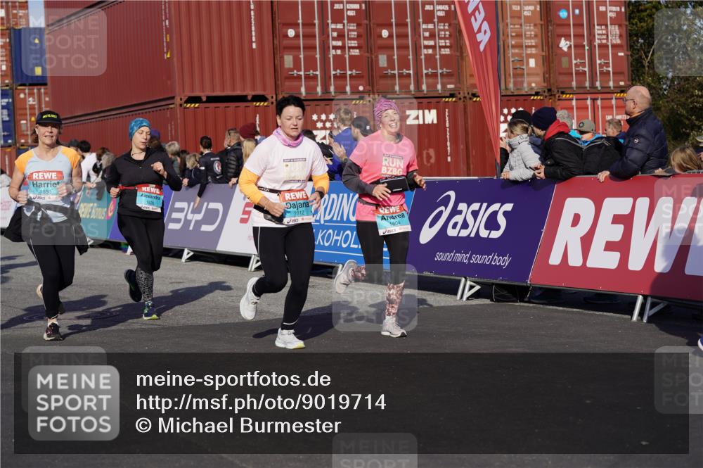 03.10.2025 - Köhlbrandbrückenlauf Michael Burmester http://msf.ph/oto/9019714 03.10.2025 10:20:24 Ziel 1051, 1538, 1615, 1650, 1651, 1804, 1911, 1912, 2424, 2460, 3430, 3635, 3669 meine-sportfotos.de
