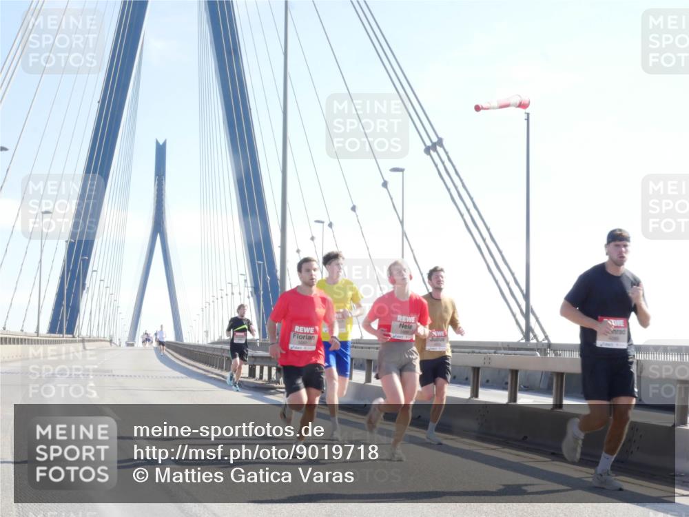 03.10.2025 - Köhlbrandbrückenlauf Matties Gatica Varas http://msf.ph/oto/9019718 03.10.2025 12:19:38 Position 1  meine-sportfotos.de