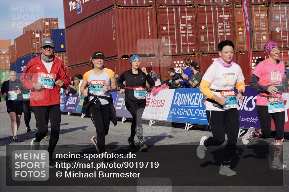03.10.2025 - Köhlbrandbrückenlauf Michael Burmester http://msf.ph/oto/9019719 03.10.2025 10:20:25 Ziel 1051, 1538, 1650, 1651, 1804, 1911, 1912, 2424, 2460, 2617, 3635, 3669 meine-sportfotos.de