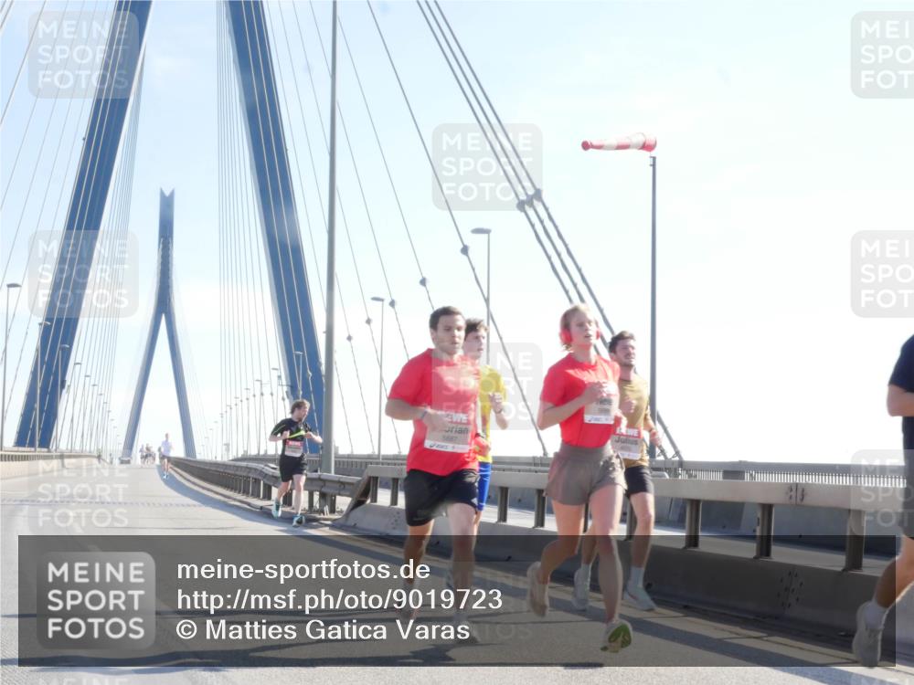 03.10.2025 - Köhlbrandbrückenlauf Matties Gatica Varas http://msf.ph/oto/9019723 03.10.2025 12:19:38 Position 1 5687 meine-sportfotos.de