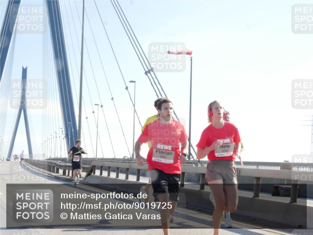 03.10.2025 - Köhlbrandbrückenlauf Matties Gatica Varas http://msf.ph/oto/9019725 03.10.2025 12:19:39 Position 1 5687, 5688 meine-sportfotos.de
