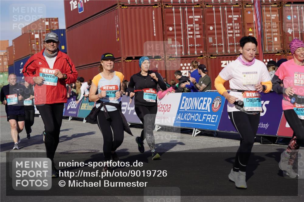 03.10.2025 - Köhlbrandbrückenlauf Michael Burmester http://msf.ph/oto/9019726 03.10.2025 10:20:25 Ziel 1051, 1538, 1650, 1651, 1804, 1911, 1912, 2424, 2460, 2617, 3635, 3669 meine-sportfotos.de