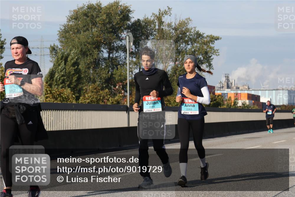 03.10.2025 - Köhlbrandbrückenlauf Luisa Fischer http://msf.ph/oto/9019729 03.10.2025 11:11:05 Position 3 3754, 2264, 2263 meine-sportfotos.de