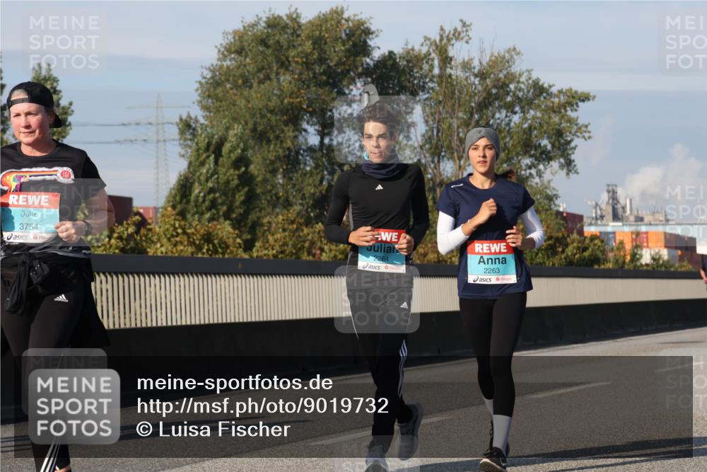 03.10.2025 - Köhlbrandbrückenlauf Luisa Fischer http://msf.ph/oto/9019732 03.10.2025 11:11:05 Position 3 3754, 2264, 2263 meine-sportfotos.de