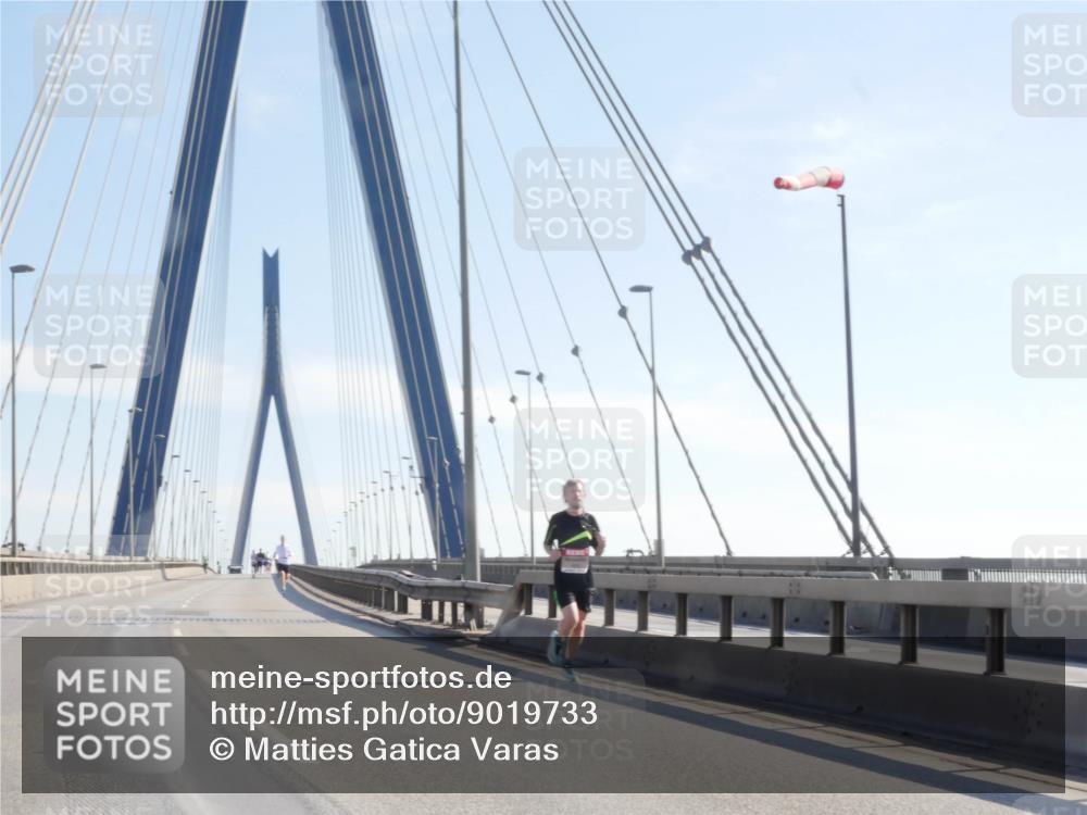 03.10.2025 - Köhlbrandbrückenlauf Matties Gatica Varas http://msf.ph/oto/9019733 03.10.2025 12:19:40 Position 1  meine-sportfotos.de