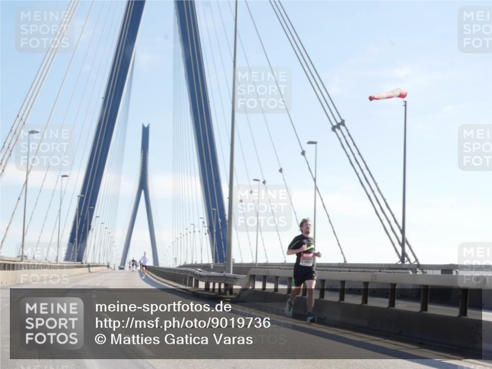 03.10.2025 - Köhlbrandbrückenlauf Matties Gatica Varas http://msf.ph/oto/9019736 03.10.2025 12:19:40 Position 1  meine-sportfotos.de