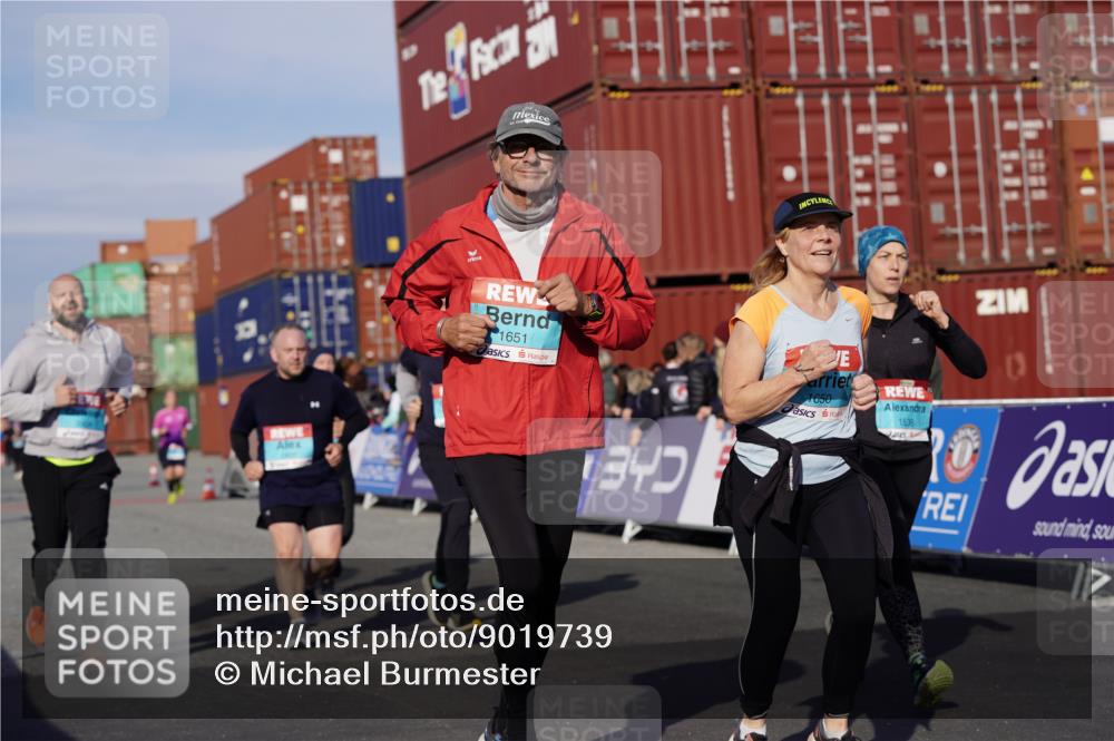 03.10.2025 - Köhlbrandbrückenlauf Michael Burmester http://msf.ph/oto/9019739 03.10.2025 10:20:26 Ziel 1051, 1538, 1650, 1651, 1804, 1911, 1912, 2424, 2460, 2617, 3669 meine-sportfotos.de