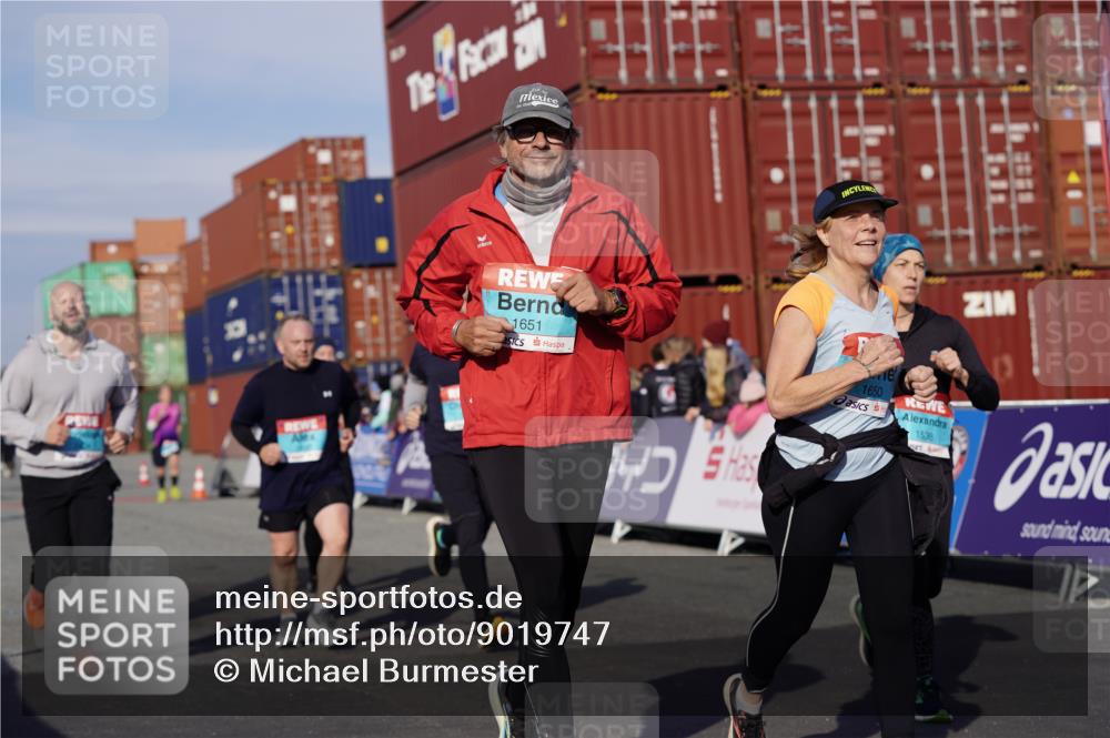 03.10.2025 - Köhlbrandbrückenlauf Michael Burmester http://msf.ph/oto/9019747 03.10.2025 10:20:26 Ziel 1051, 1538, 1650, 1651, 1804, 1911, 1912, 2424, 2460, 2617, 3669 meine-sportfotos.de