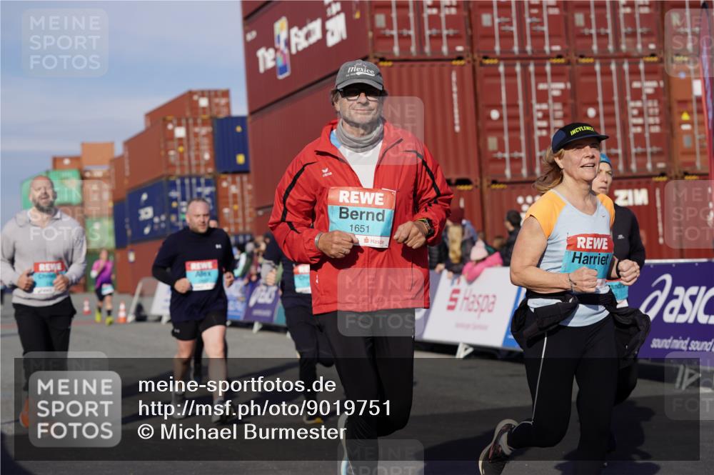 03.10.2025 - Köhlbrandbrückenlauf Michael Burmester http://msf.ph/oto/9019751 03.10.2025 10:20:26 Ziel 1051, 1538, 1650, 1651, 1804, 1911, 1912, 2424, 2460, 2617, 3669 meine-sportfotos.de