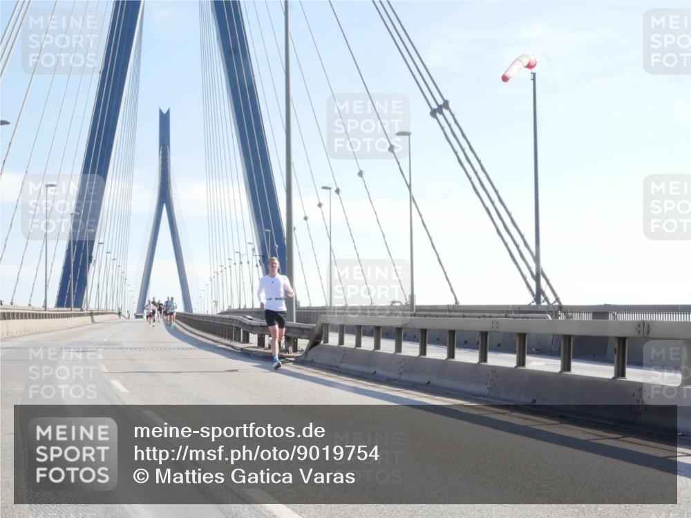 03.10.2025 - Köhlbrandbrückenlauf Matties Gatica Varas http://msf.ph/oto/9019754 03.10.2025 12:19:50 Position 1  meine-sportfotos.de