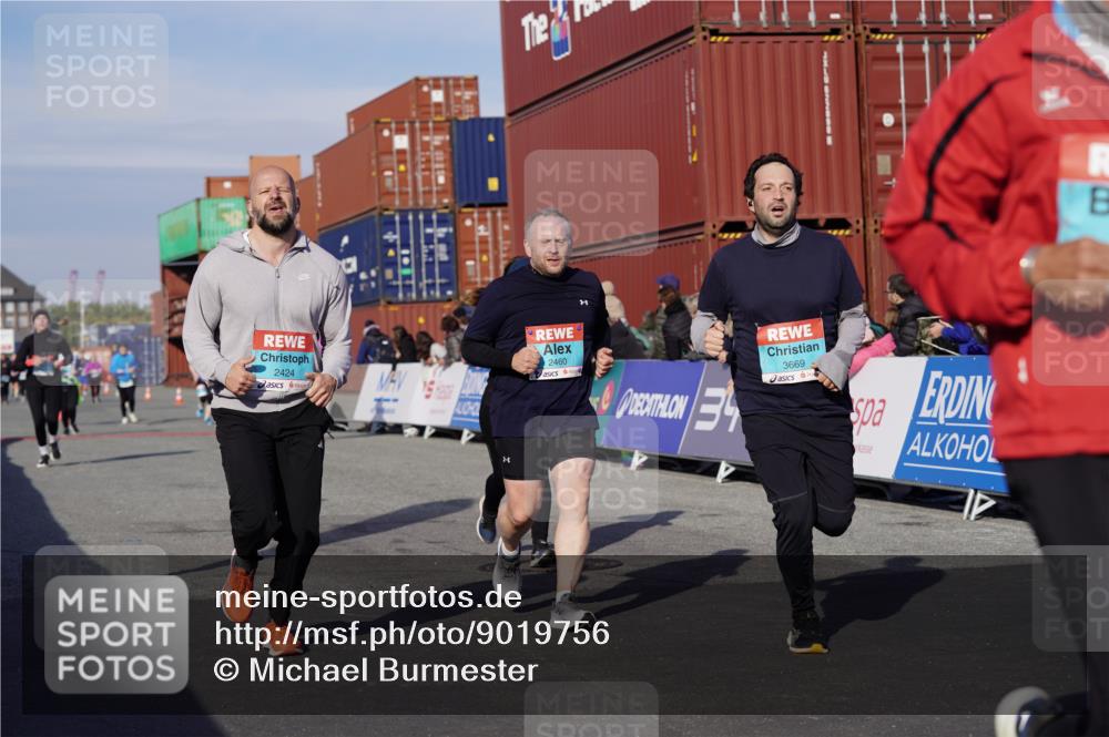 03.10.2025 - Köhlbrandbrückenlauf Michael Burmester http://msf.ph/oto/9019756 03.10.2025 10:20:27 Ziel 1051, 1538, 1650, 1651, 1804, 1911, 1912, 2424, 2460, 2617, 3562, 3669 meine-sportfotos.de