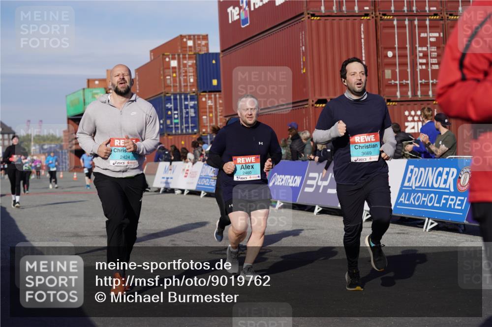 03.10.2025 - Köhlbrandbrückenlauf Michael Burmester http://msf.ph/oto/9019762 03.10.2025 10:20:27 Ziel 1051, 1538, 1650, 1651, 1804, 1911, 1912, 2424, 2460, 2617, 3562, 3669 meine-sportfotos.de